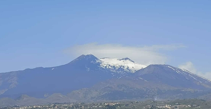 Blick auf den Vulkan Ätna auf Sizilien